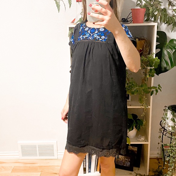 Rebecca Taylor Embroidered Mini Dress Eyelet Hem Cap Sleeve Button Back Black 4 - Picture 9 of 11